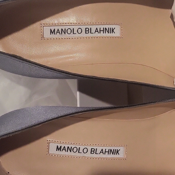 Manolo Blahnik Hangisi grey satin pump - Picture 4 of 8
